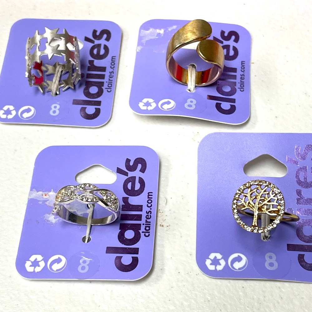 Claire’s 4 Random Style Sz 8 Rings.